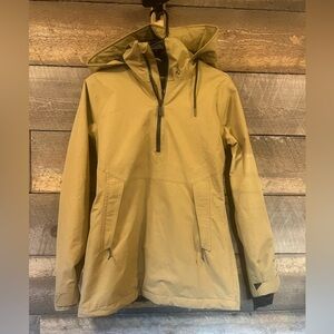 Volcum Women’s fern insulated Gore-Tex pullover